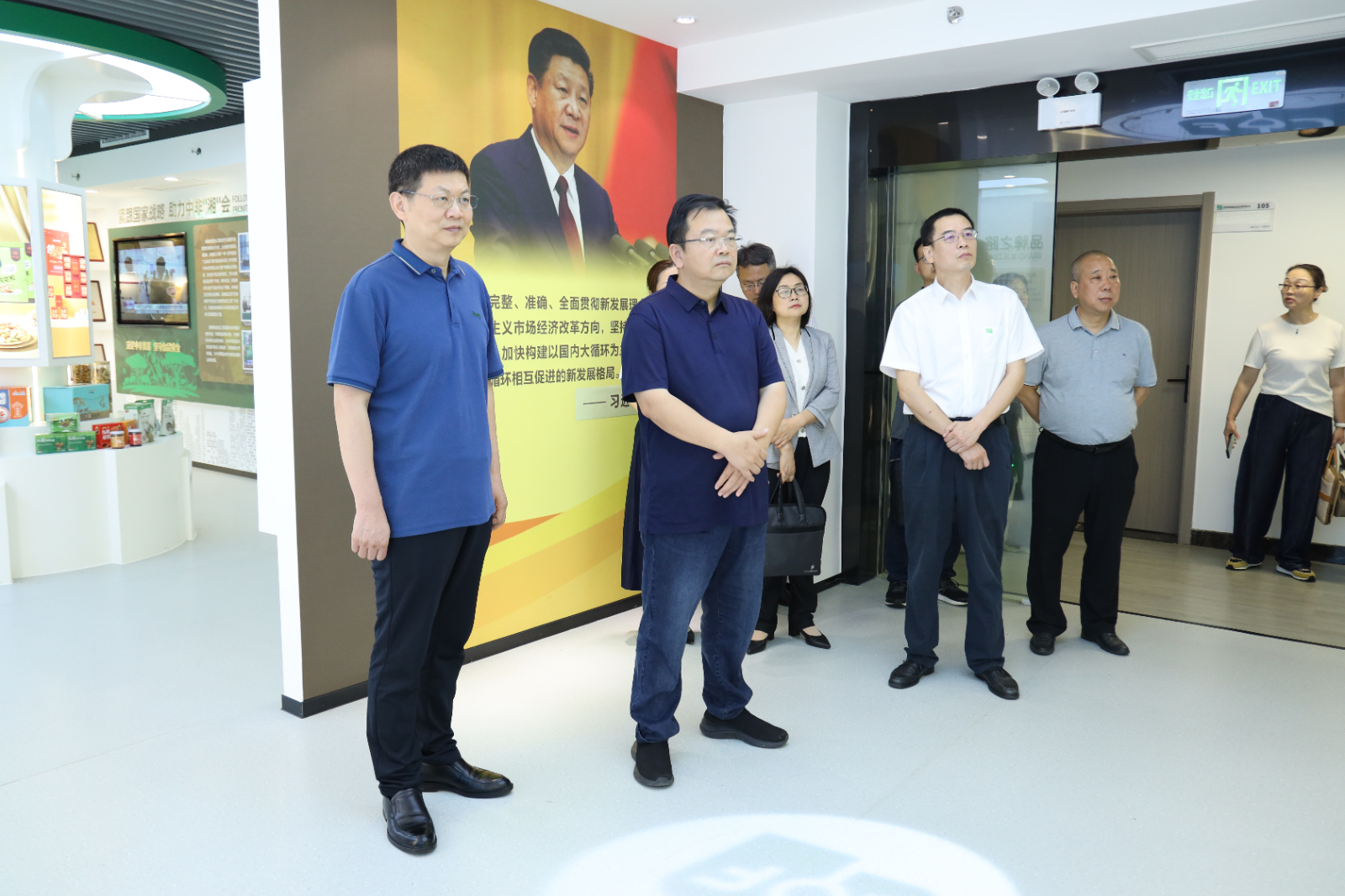 湖南省國(guó)資委黨委委員、副主任馮傳良一行調(diào)研湖南農(nóng)業(yè)集團(tuán)